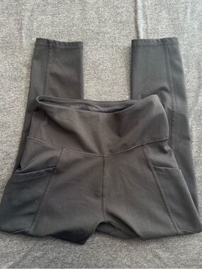 High-Waist Black Yoga Leggings with Side Pockets